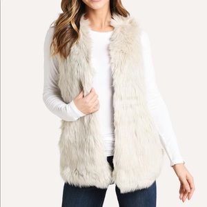 🆕🤍🎉Melange faux fur vest by Dylan